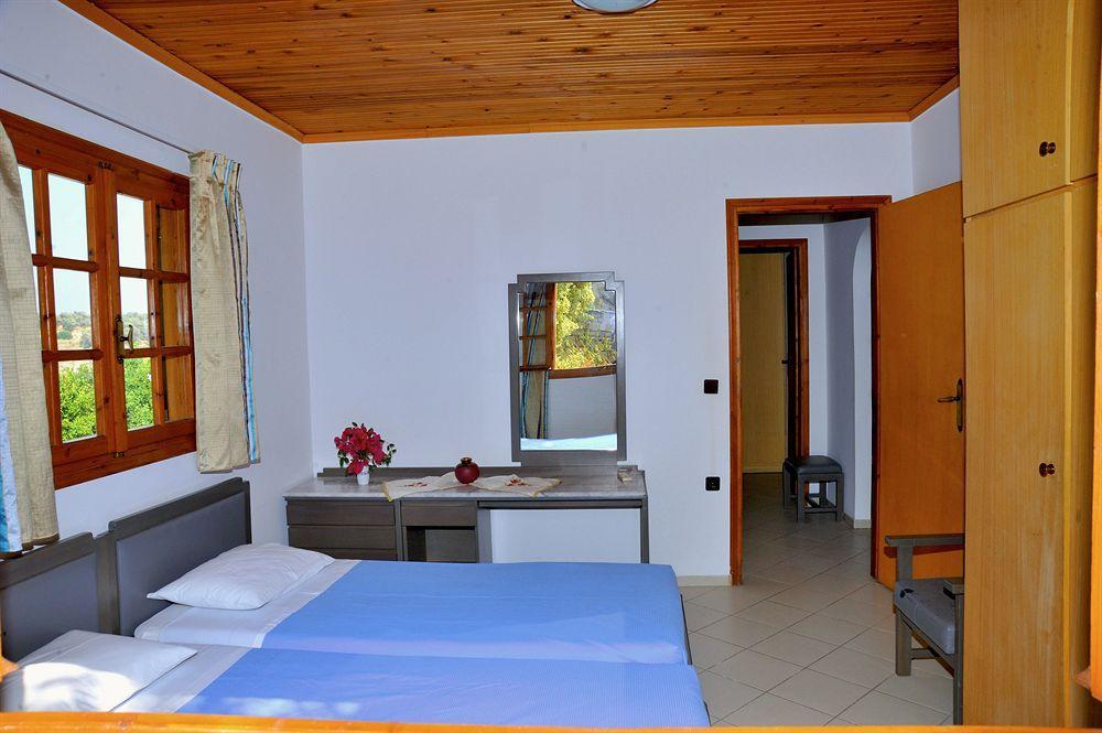 Lefkothea Villas With Large Pool, Bbq & Playground Adelianos Kampos Exterior photo
