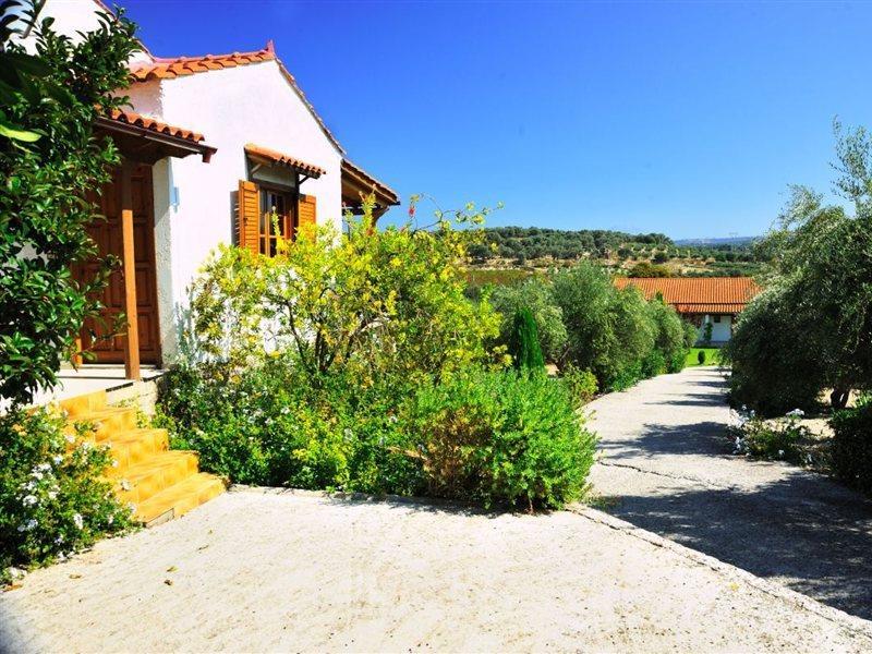 Lefkothea Villas With Large Pool, Bbq & Playground Adelianos Kampos Exterior photo