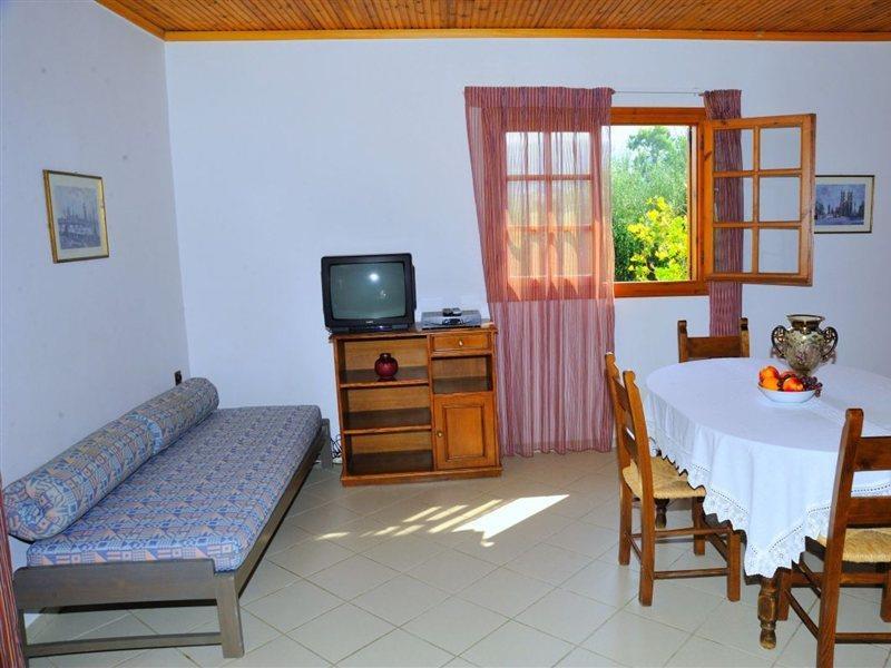 Lefkothea Villas With Large Pool, Bbq & Playground Adelianos Kampos Exterior photo