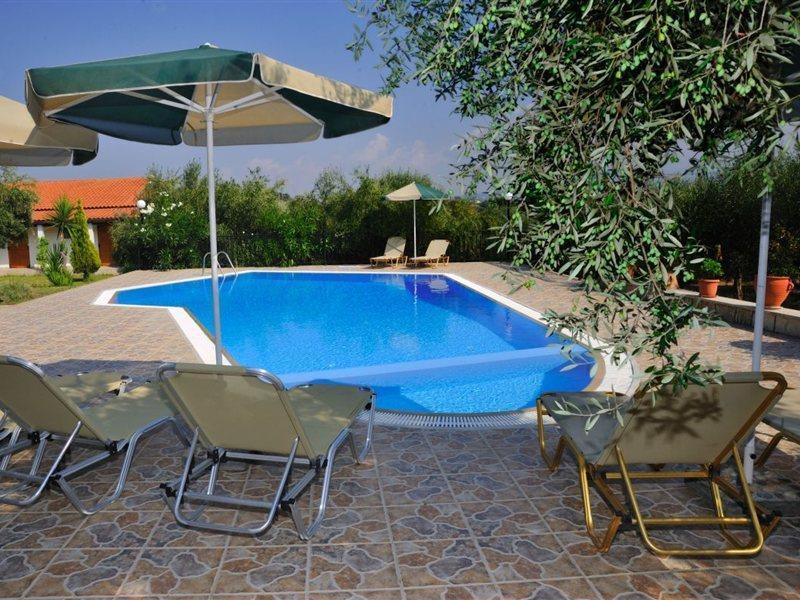 Lefkothea Villas With Large Pool, Bbq & Playground Adelianos Kampos Exterior photo
