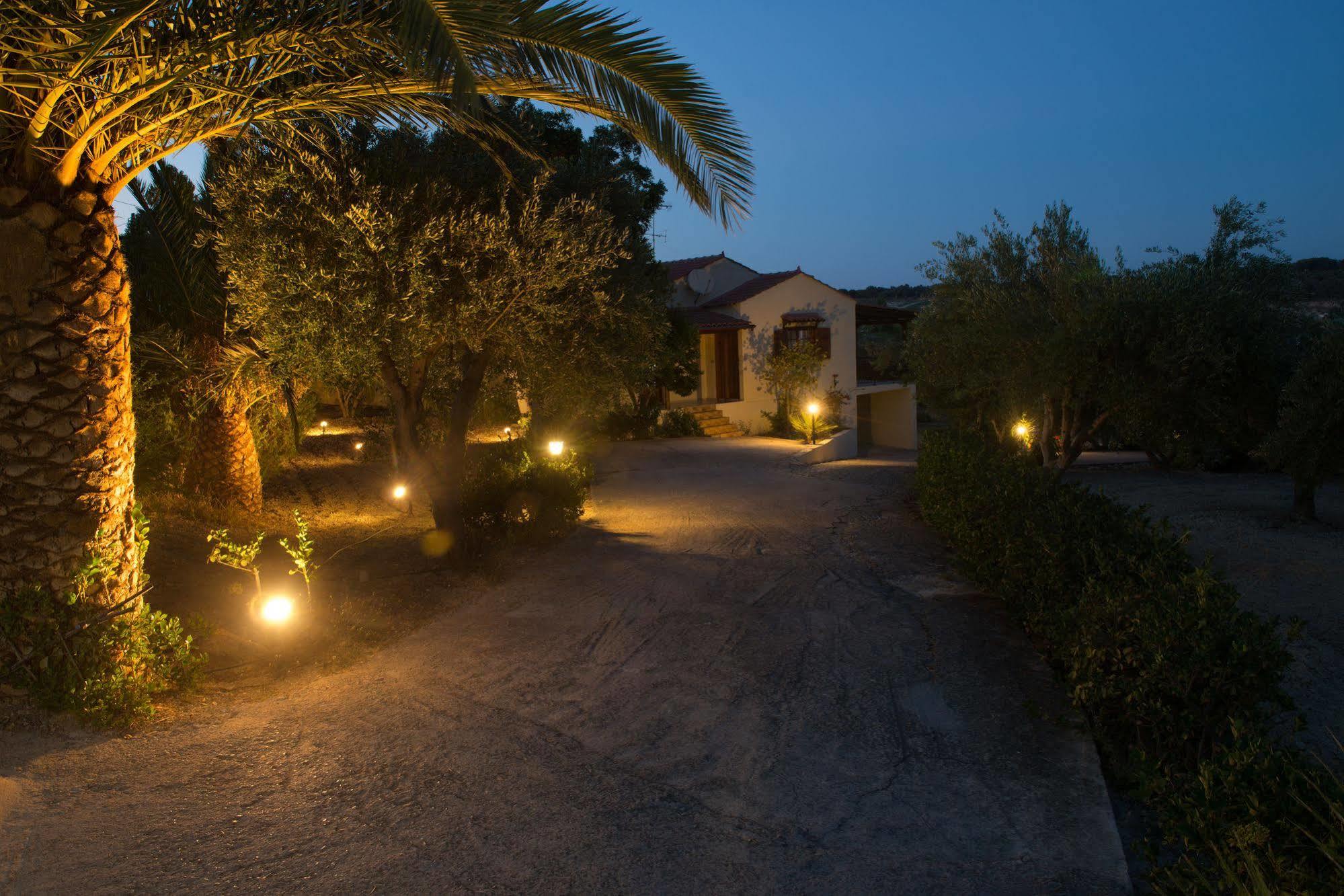 Lefkothea Villas With Large Pool, Bbq & Playground Adelianos Kampos Exterior photo