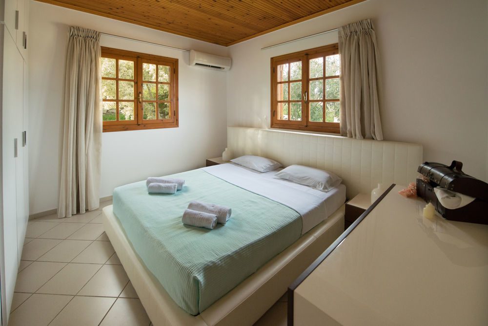 Lefkothea Villas With Large Pool, Bbq & Playground Adelianos Kampos Exterior photo