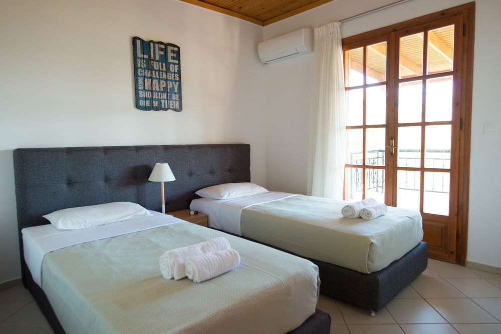 Lefkothea Villas With Large Pool, Bbq & Playground Adelianos Kampos Exterior photo