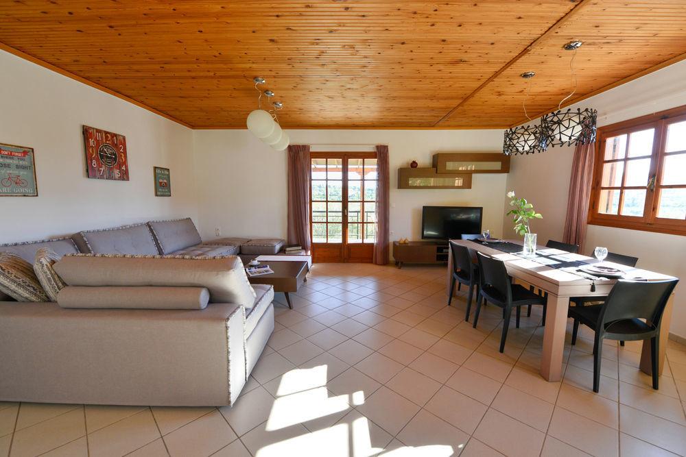Lefkothea Villas With Large Pool, Bbq & Playground Adelianos Kampos Exterior photo